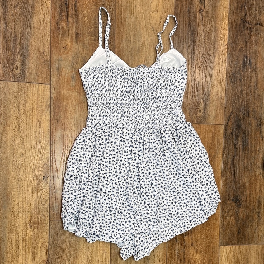Hollister Floral Romper - Picture 8 of 15